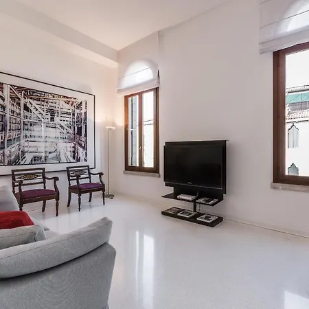 Ca' Degli Armeni Canal View Apartment Venice